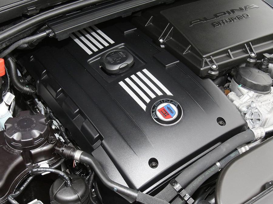 Моторный отсек Alpina B3 S Bi-Turbo Limousine (E90) 2010 года  (фото 9 из 10)